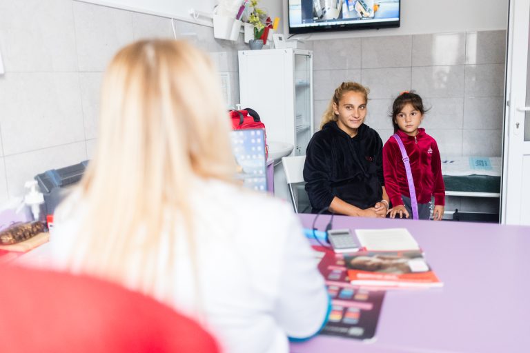 Salvați Copiii: România a înregistrat peste 27.500 de cazuri de rujeolă într-un singur an