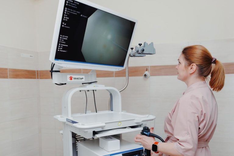 Salvați Copiii România a dotat Institutul Mamei și Copilului din Chișinău cu echipament pediatric de 100.000 de euro
