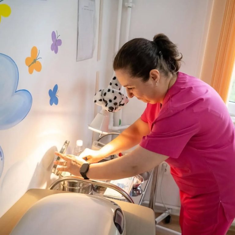 Antibioticele nu tratează virozele, deoarece acestea sunt cauzate de virusuri, nu de bacterii, atrag atentia specialiștii Centrului de Sănătate „Sfântul Nectarie”