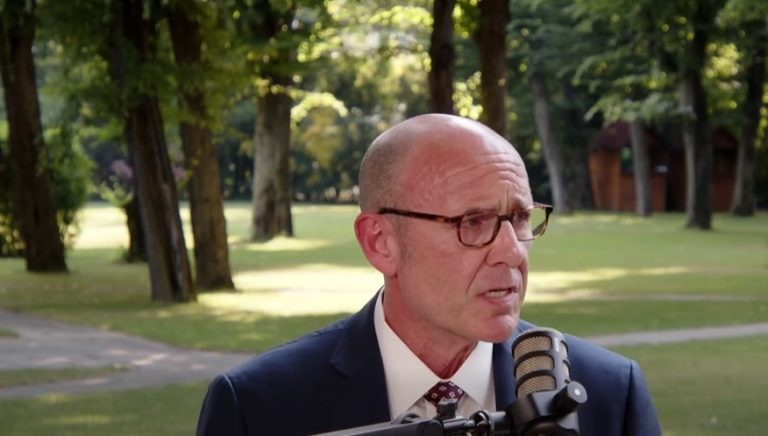 Obezitatea este o boală complexă, influențată de mai mulți factori, nu doar de stilul de viață, afirmă prof. dr. Scott Isaacs