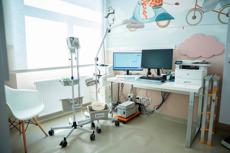 Salvaţi Copiii România a dotat Institutul „Alessandrescu-Rusescu” cu un EEG modern de 20.732 de euro pentru neurologia pediatrică