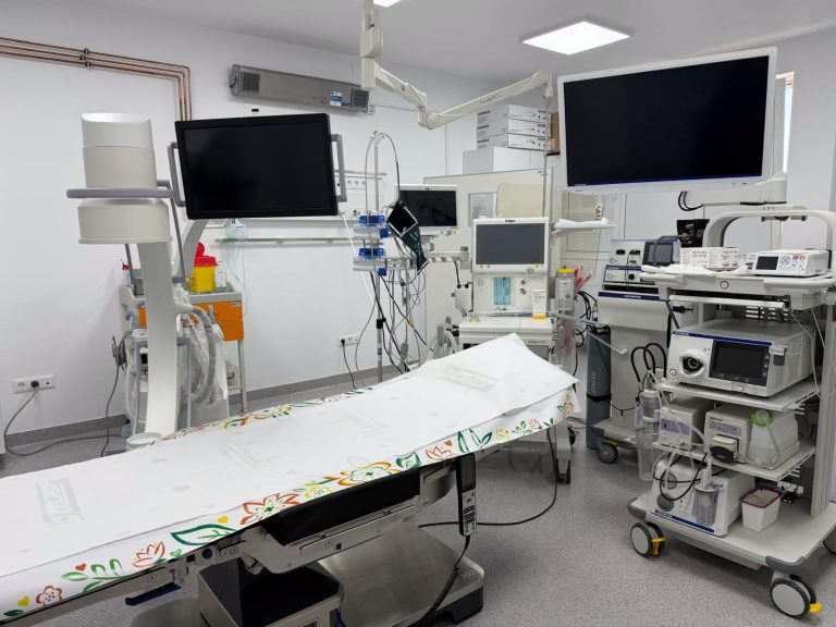 Aparatură medicală de 1,2 milioane de lei pentru Spitalul Județean Arad, achiziționată din fondurile obținute prin taxa de parcare