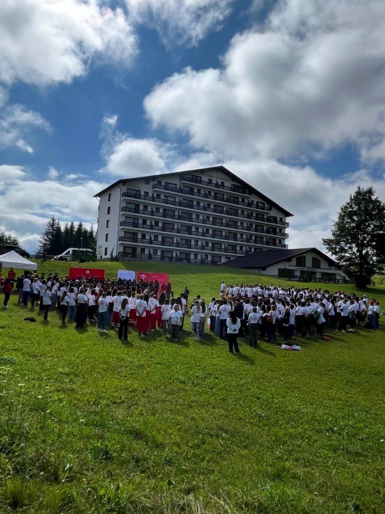 45 de echipaje de liceeni participă la etapa națională „Sanitarii Pricepuți” organizată de Crucea Roșie Română