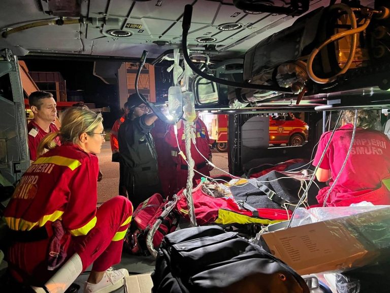Pacientă de 18 ani în stare critică, transferată aeromedical de la SCJU Craiova la Floreasca pentru terapie ECMO