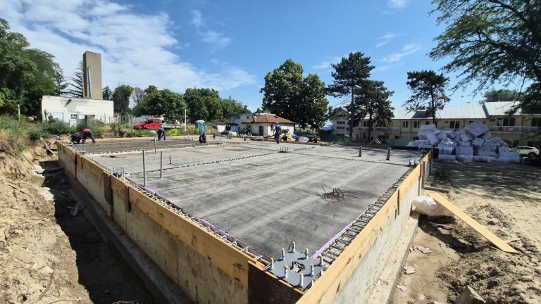 Noua unitate de igienizare a Spitalului TBC Galați ajunge la etapa turnării plăcii de beton