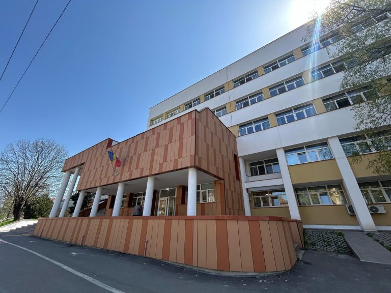 Sibiu: Tumoră retroperitoneală de aproape 10 kilograme, extirpată cu succes unei paciente de 38 de ani