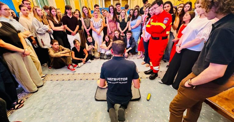 200 de participanți la Programul Oficial de Internship al Guvernului României, instruiți în acordarea primului ajutor