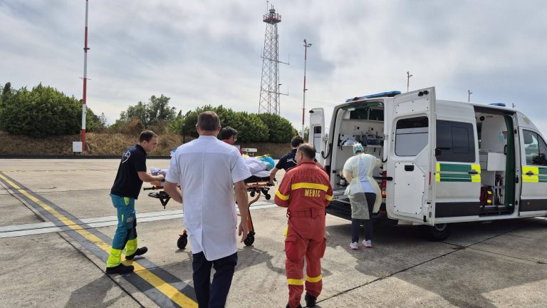 Baza 90 Transport Aerian Otopeni a desfășurat o misiune umanitară pentru transferul unui pacient cu arsuri la un spital din Belgia