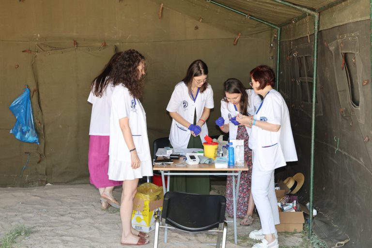 46 de medici voluntari ai UMF „Carol Davila” au oferit peste 4.200 de consultații gratuite în campania „Asumă-ți să fii sănătos!”
