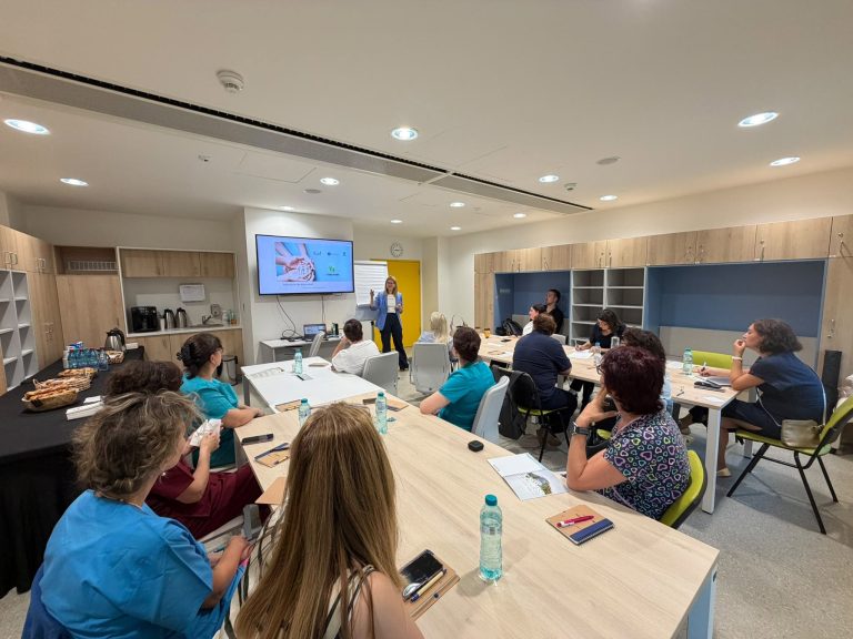 O nouă sesiune de formare pentru asistenții medicali care lucrează cu copii și adolescenți, organizată de CNSMLA