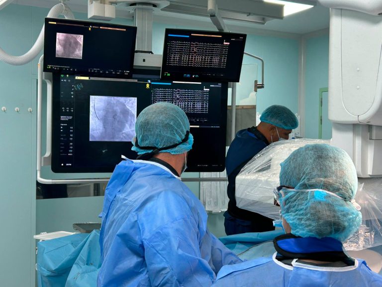 Cea mai subțire sondă de defibrilare din lume, implantată pentru prima dată în România la SCJU Craiova