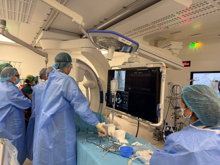 Primele proceduri de reparare transcateter „edge-to-edge” a valvei mitrale utilizând dispozitivul MitraClip, realizate la Spitalul Agrippa Ionescu