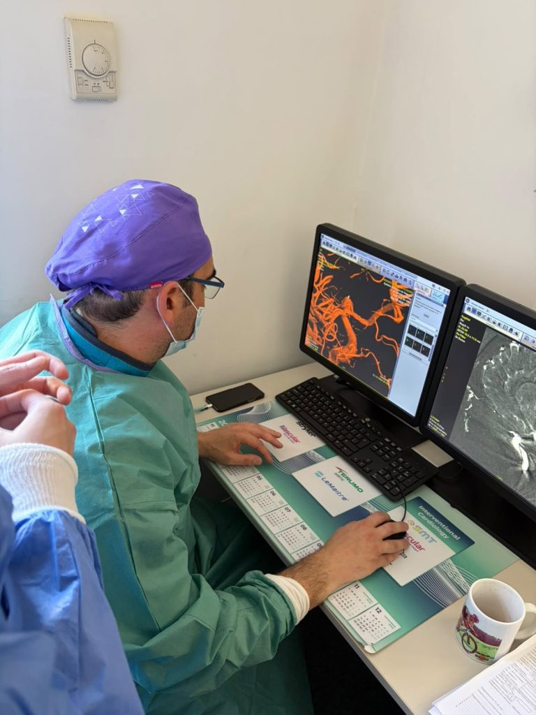 Trei proceduri neuroendovasculare minim invazive pentru anevrisme cerebrale, realizate în premieră la SCJU Cluj-Napoca