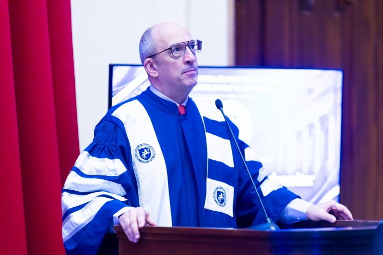 Prof. univ. dr. Dragoș Vinereanu, către bobocii UMF „Carol Davila”: Un medic bun are nevoie și de timp pentru familie, prieteni, sport și pentru sine